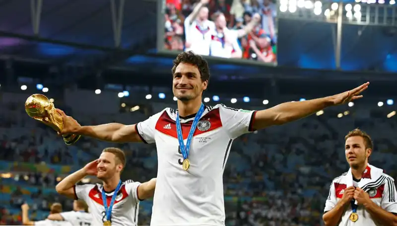 Emekli Olma Kararı ile Futbol Dünyasını Şaşkına Çeviren Hummels