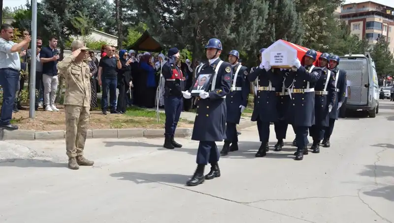 Şehitlerimizi Son Yolculuğuna Gözyaşlarıyla Uğurladık