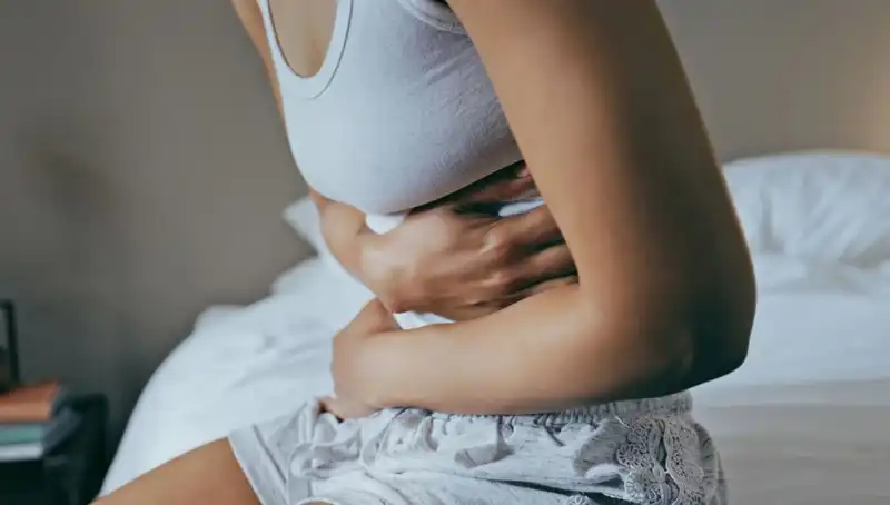 22 Yaşında Bağırsak Kanseri Teşhisi: Aylarca Görmezden Gelinen Belirti Nedir?