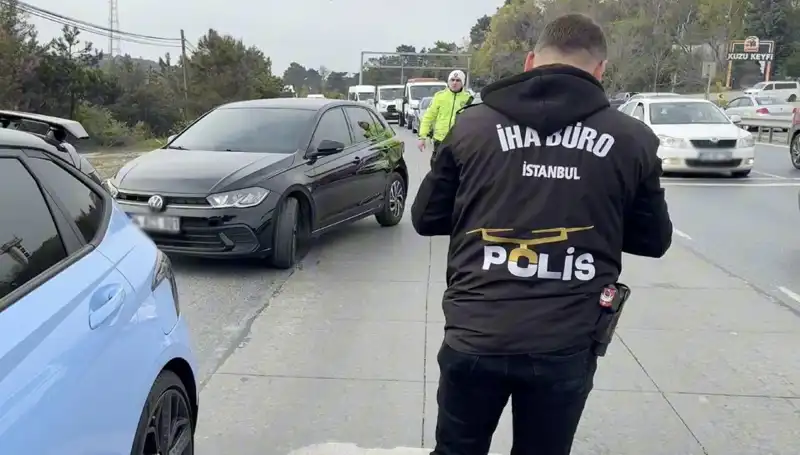 Emniyet Şeridini İhlal Eden Şoför, Suçunu Yolda Buldu