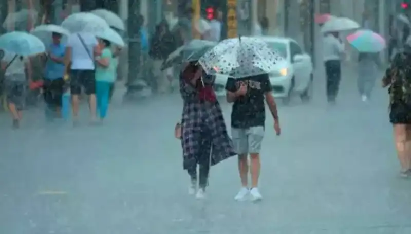Meteorolojiden Acil Uyarı: Yangın Bölgesinde Rüzgar, İstanbul'da Yağmur Tehlikesi!