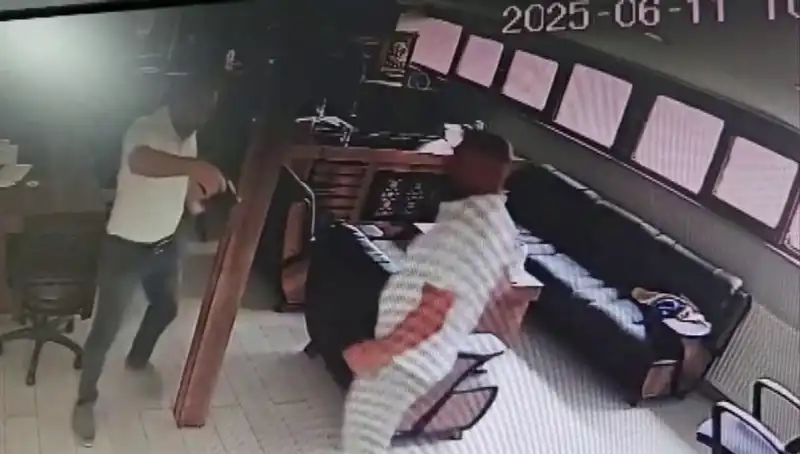 Alacak Verecek Meselesi Kanlı Sonuçlandı: İş İnsanı Kalfa Tarafından Öldürüldü