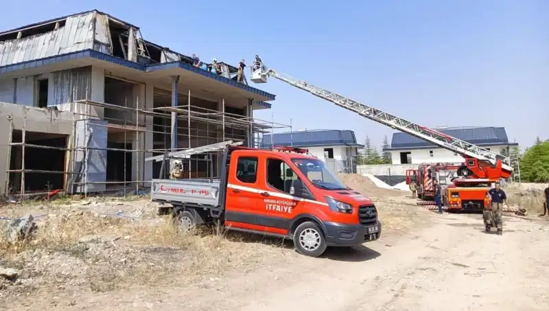 Gölbaşı'nda Villaların Bulunduğu Alanda Korkutan Yangın Çıktı