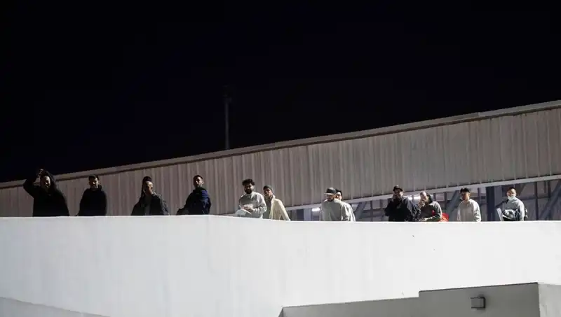 Türkiye'nin İki İlinde Düzensiz Göçmen Operasyonu: Araçlar ve İnsanlar Ele Geçirildi