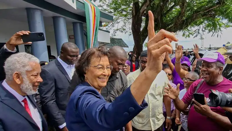 Surinam Tarihinde Bir Dönüm Noktası: İlk Kadın Devlet Başkanı Göreve Geldi