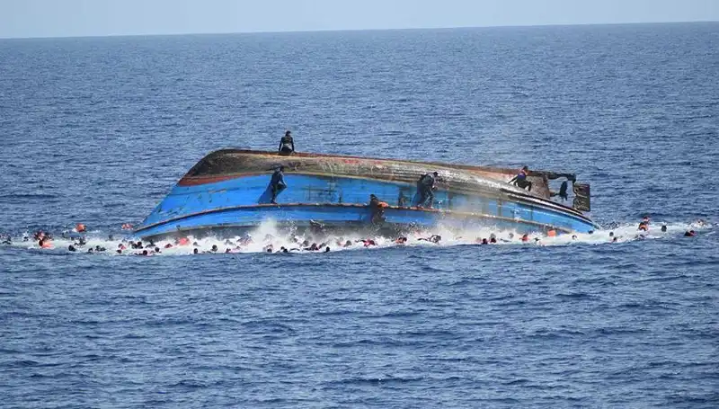 Filipinler'de Gemi Alabora Oldu: 4 Ölü, 7 Kayıp Aranıyor
