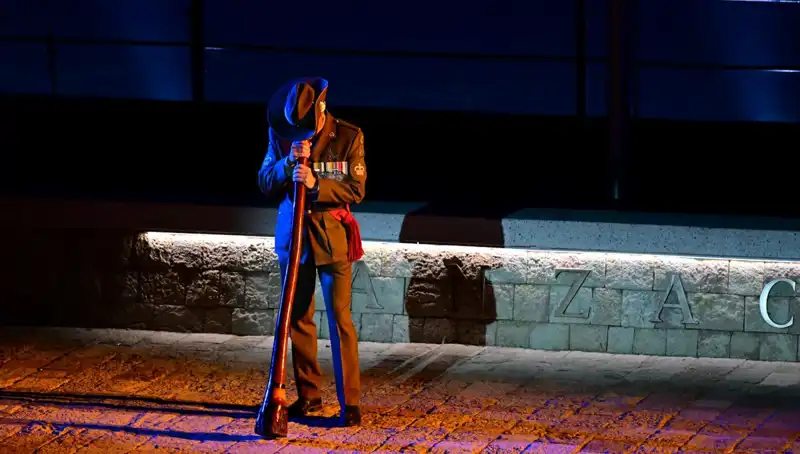 Anzak Koyu'nda Duygu Dolu "Şafak Ayini" Coşkuyla Gerçekleşti