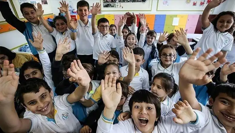 9 Günlük Tatil Sonrası Okullarda Yeni Dönem Başlıyor