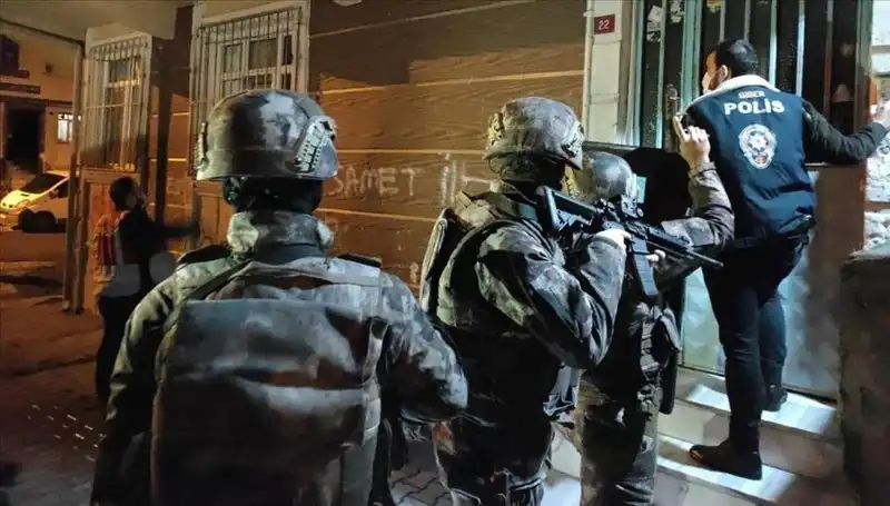 Türkiye'nin 8 İlinde Bahis ve Kara Para Operasyonu: Yarım Milyar Lira El Konuldu!