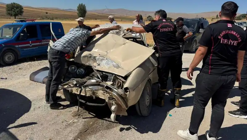 Kahramanmaraş'ta Kamyonet ve Otomobil Çarpıştı: Kaza Sonrası Can Pazarına Dönüştü