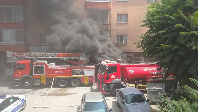 Niğde'de Beyaz Eşya Deposunda Şiddetli Yangın: Olayın Sebepleri ve Sonuçları