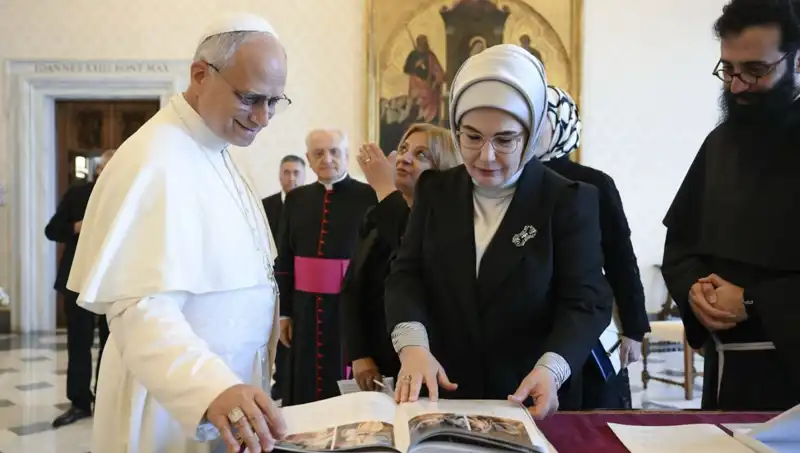 Emine Erdoğan, Papa Leo ile Görüşerek Gazze'deki Durumu Ele Aldı