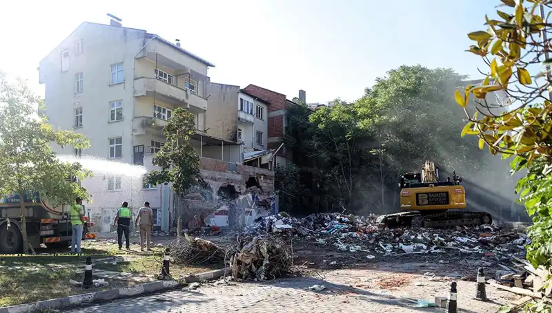 Sındırgı’da Artçı Sarsıntılar: Deprem Sonrası Kullanıcılar Endişeli