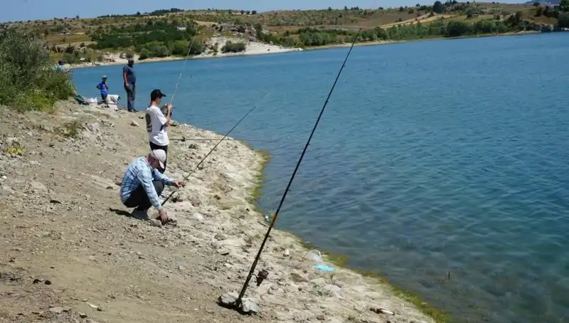 Kafeslerin Patlaması Seyirciyi Baraja Koşmaya İkna Etti