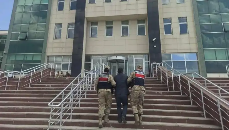 Hapis Cezasıyla Aranan Şüpheli Saklandığı Yerde Yakalandı