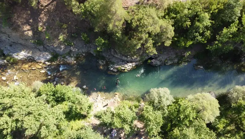 Adana'da Sıcaklar Baş Gösterdi: Yaylacılar Doğal Sularla Serinliyor