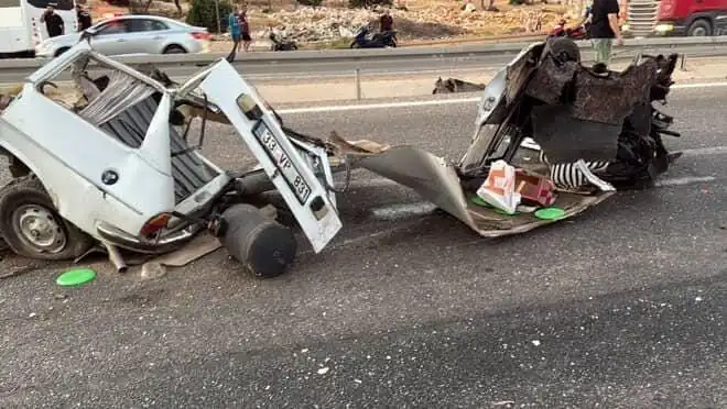 Bariyere Çarpan Araçta Eşsiz Bir Kaza: 1 Ölü, 1 Yaralı
