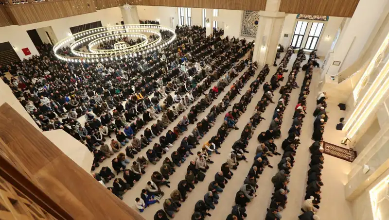 Bugün Cuma Namazı Saatleri: İstanbul, Ankara ve İzmir'de Hangi Saate Kılınacak?