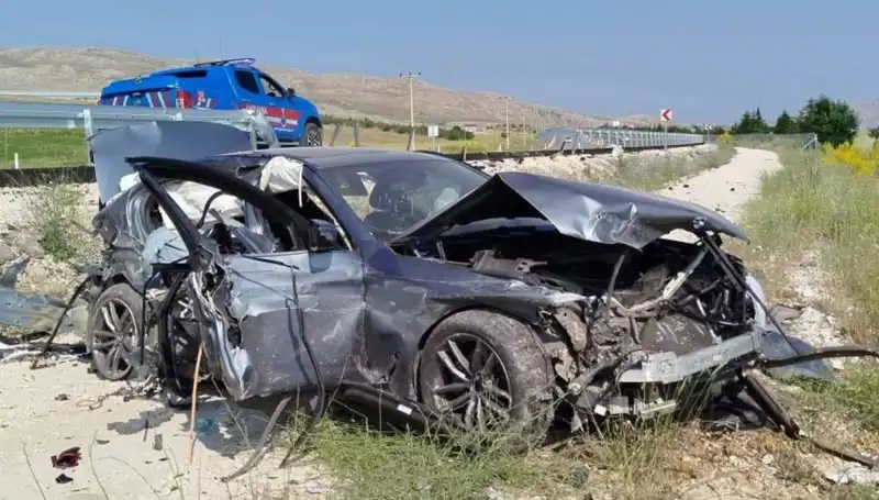 Sivas’ta Aynı Gün İki Farklı Trafik Kazası: 9 Kişi Yaralandı