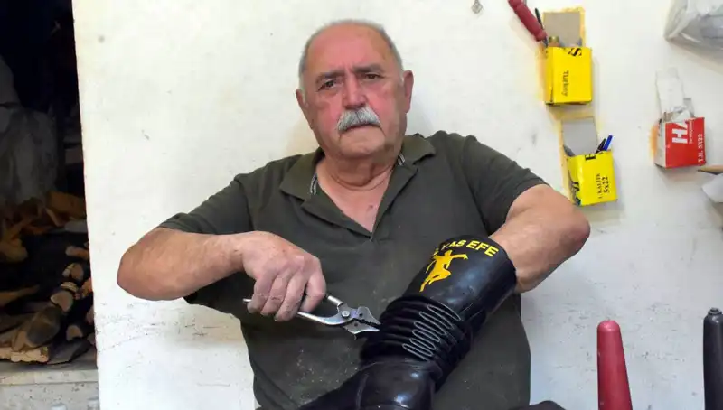 Tireli Hasan Usta: 64 Yıldır El Emeği ile Fark Yaratan Usta