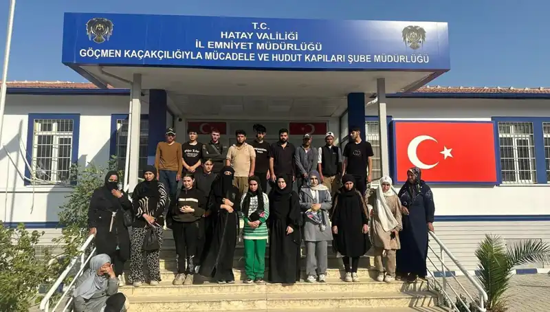 Minibüste Sıcak Gelişme: 24 Göçmen Yakalandı, Neyin Peşindeydiler?